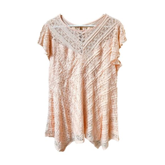 Torrid PlusโSize Babydoll Lace Crew Neck Sharkbite Hem Top 1X - Picture 3 of 16